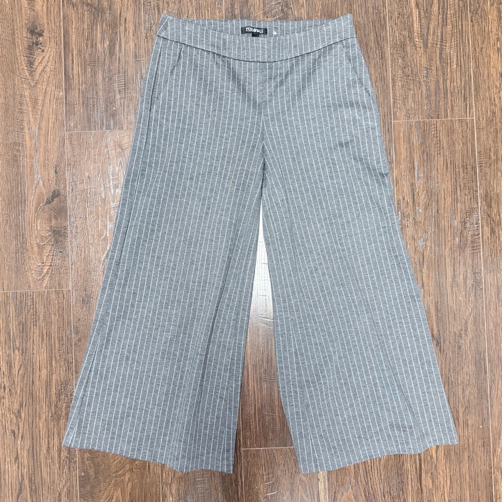 ROZ AND ALI GRAY WHITE OIN STRIPED CROPPED WOOL PANTS EXCELLENT CONDITION